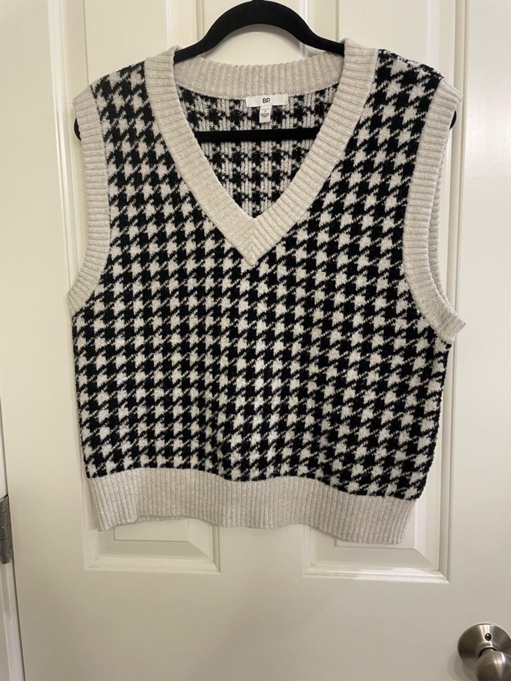 bp Houndstooth V-Neck Sweater Vest in Black and Cream